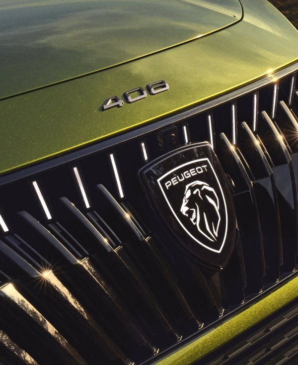 Osvježeni Peugeot E-408 GT