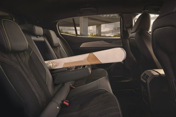 Osvježeni Peugeot E-408 GT