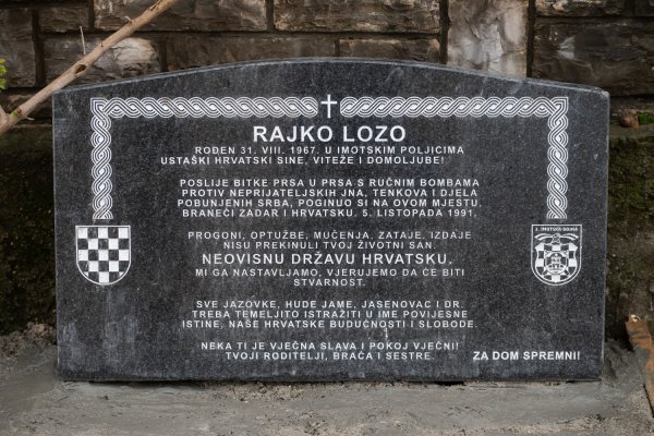 Ne zna se tko je postavio spomen ploču