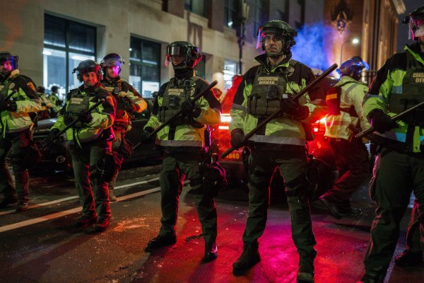 Washington šalje još stotine policajaca u Minnesotu