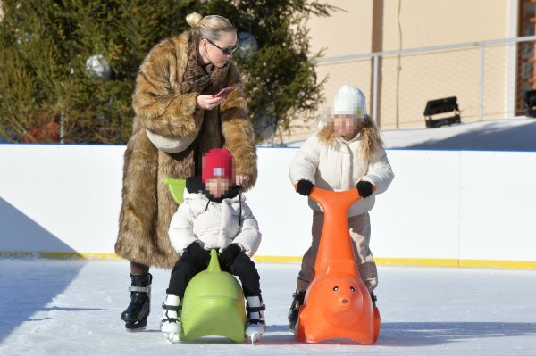 Antonija Sandrić s djecom na klizanju