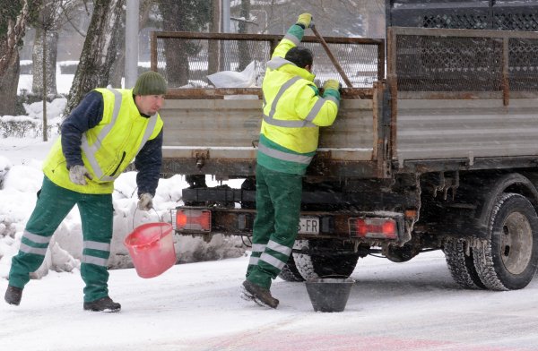 Komunalne službe često koriste sol za otapanje snijega i leda (ilustracija)