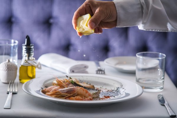 U prirpemi i posluživanju hrane najviše zaposlenih u studenom u 2025. godini 