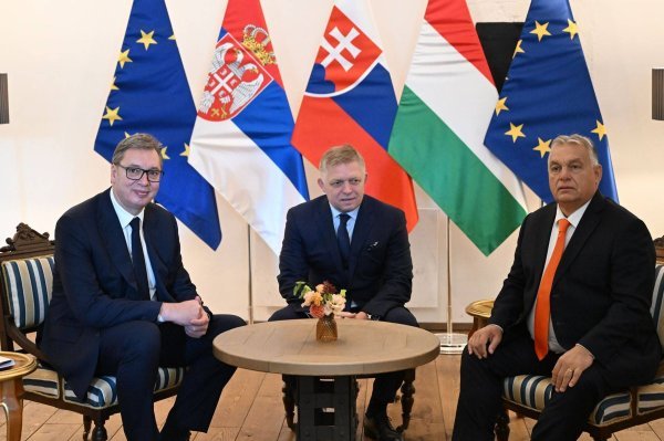 MOL-ovo preuzimanje većinskog paketa NIS-a moglo bi značiti jačanje veza između Vučića, Orbana i Fica