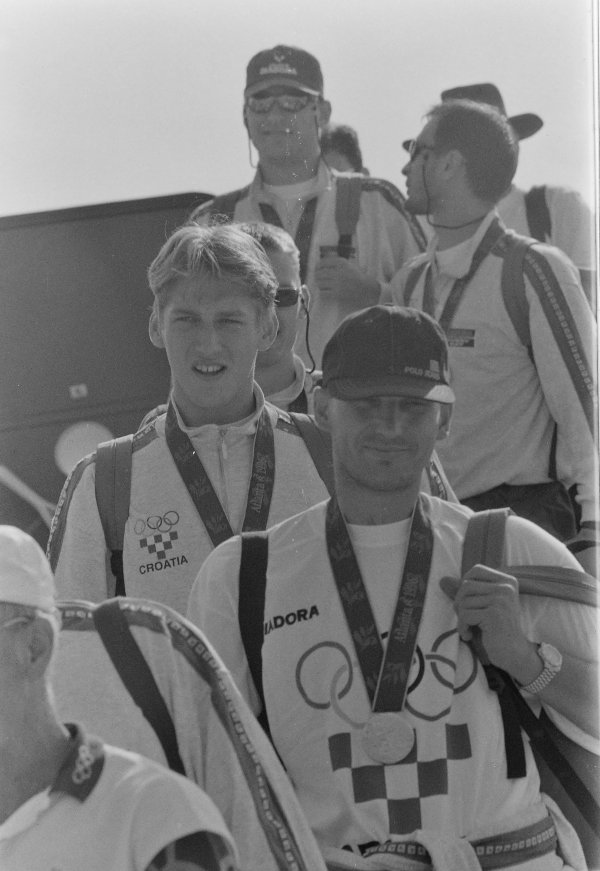 Venio Losert (drugi) - sa zlatnom olimpijskom medaljom s Igara 1996. godine