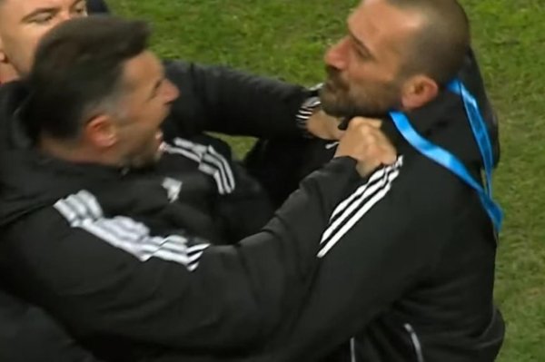 Skandal u Turskoj! Legenda protiv Petkovićevoga kluba napala suca, a onda i vlastite pomoćnike