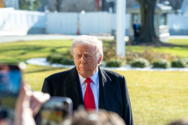 Donald Trump prijeti Iranu oštrim mjerama