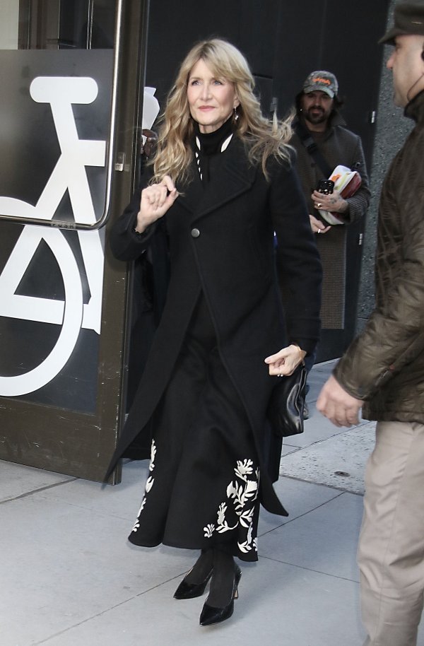 Zaboravite na boje i uzorke: Ovaj kaput koji ćete nositi godinama isplativa je investicija