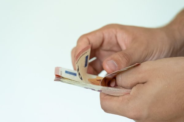 Mladima i ove godine stiže povrat poreza: Evo tko dobiva pola, a tko puni iznos