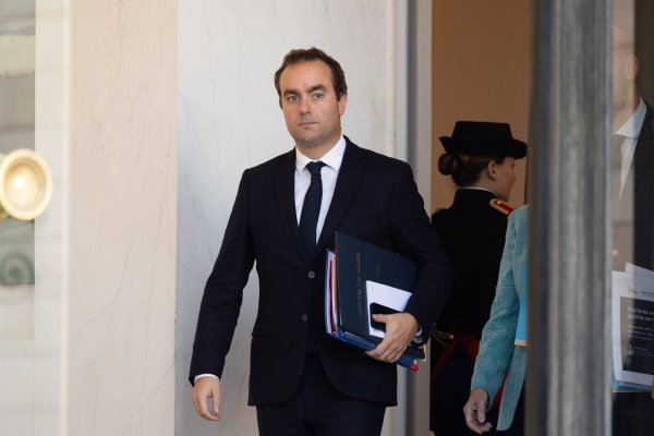 Francuska vlada preživjela dva glasanja o povjerenju