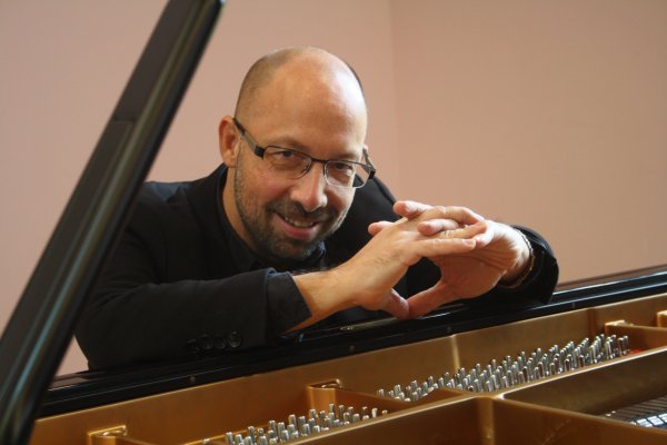 Svaki student trebao bi imati i karijernog savjetnika, zato smo pokrenuli Karijerni centar, koji studente povezuje s budućim poslodavcima