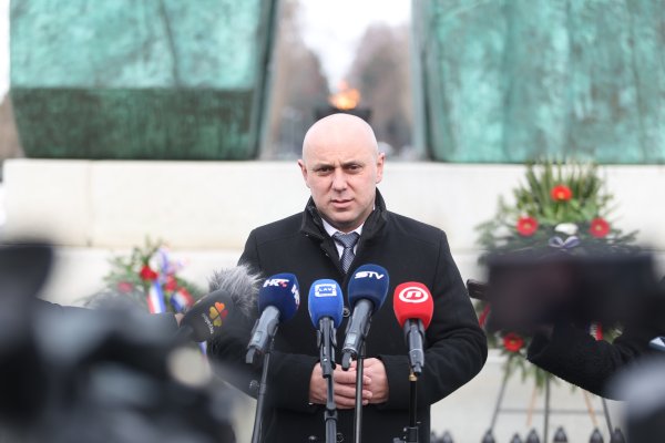 Položeni su vijenci na Memorijalnom groblju žrtava iz Domovinskog rata u Vukovaru