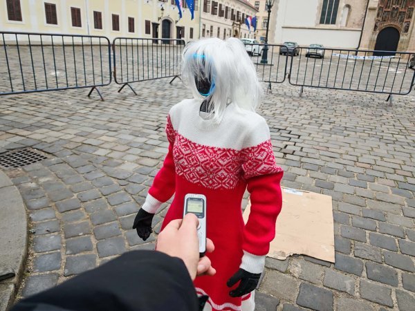 Nakon političara, stručnjaka i različitog profila ljudi, došlo je vrijeme i za intervju našeg novinara s robotom