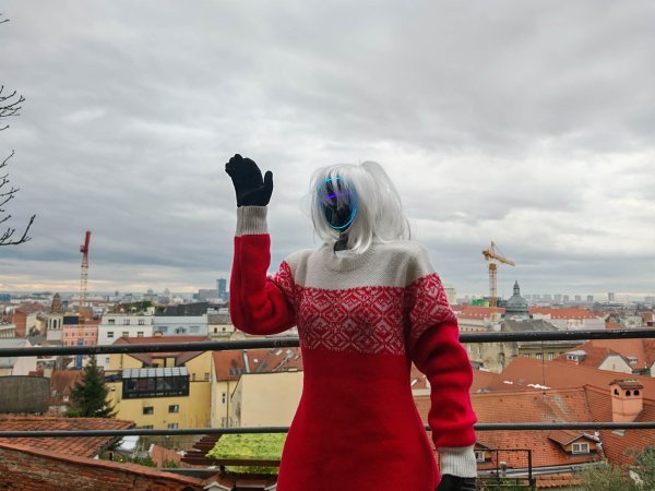 Tonka je veselo mahala navodeći da je Zagreb sjajna vizura za fotografiranje