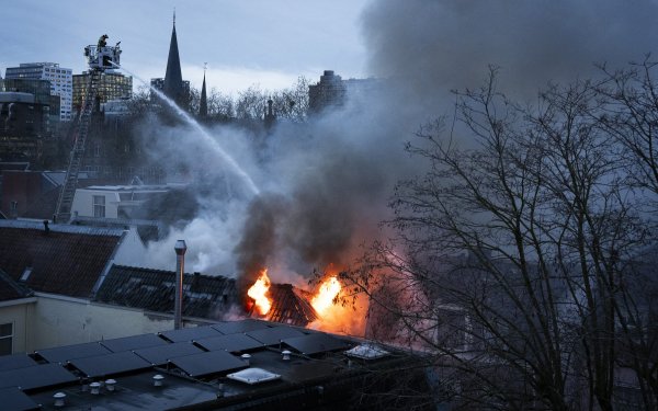 Eksplozija izazvala veliki požar u Utrechtu: Četvero ozlijeđenih