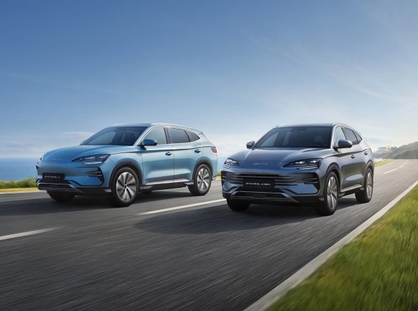 BYD Seal U i BYD Seal U DM-i (desno)