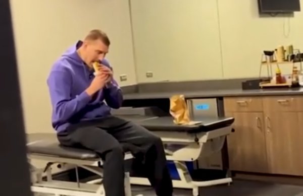 Pogledajte Jokićevu reakciju nakon što je probao hranu za koju je rekao da nikad neće probati