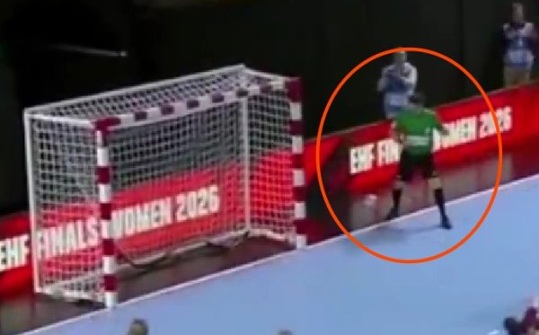 Pogledajte nevjerojatan trenutak: Rukometna sutkinja zabila gol za bod u posljednjoj sekundi