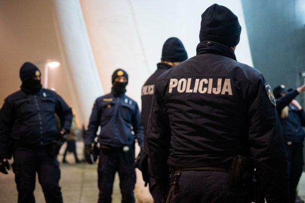 Nošenje simbola i uzvikivanje: Policija objavila koliko je ljudi privela na Thompsonovim koncertima