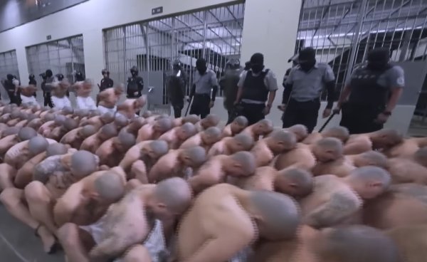 Mučne scene iz zatvora u El Salvadoru