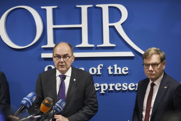 Schmidt: 'Ostat ću na dužnosti sve dok ne završim mandat'