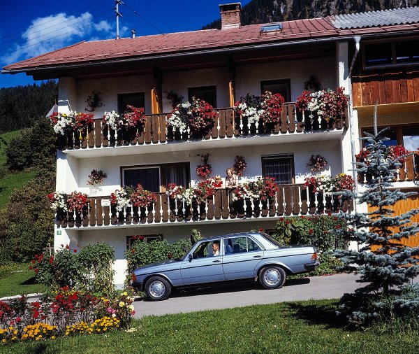 50 godina Mercedes-Benz serije modela 123