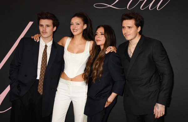 Cruz Beckham, Nicola Peltz Beckham, Victoria Beckham i Brooklyn Beckham