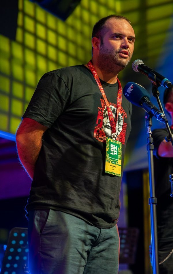 Nišna glazba, i kod nas i u svijetu, napokon je dobila svoj prostor i vjerujemo da će Off&Off ubuduće pridonijeti afirmaciji takve scene i izvođača