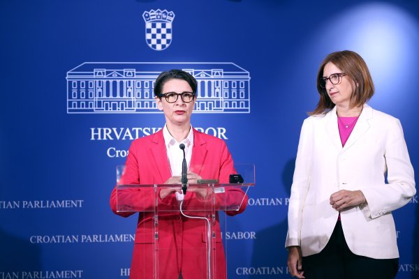 Viktorija Knežević u društvu Marijane Puljak 2025. godine