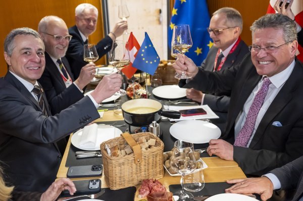 Cijena 'upada' je 35.000 eura, a hot dog košta 40: Ovako se moćnici razbacuju novcem u Davosu