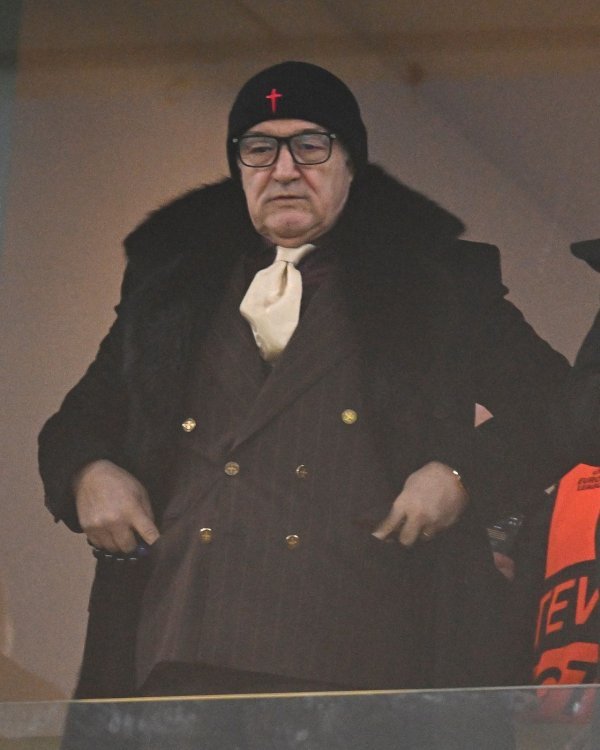 Uoči utakmice s Dinamom oglasio se kontroverzni vlasnik Steaue; evo što je poručio