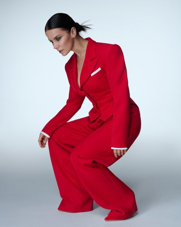 Završila je fonetiku te hrvatski jezik i književnost