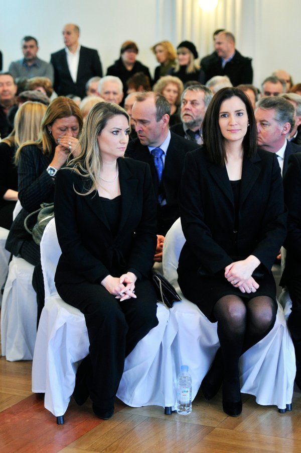 Renée Pea sa sestrom Karlom Brnobić