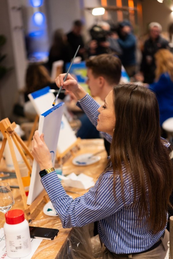 Glumci i fanovi stvarali sliku 'Izvor Cetine'