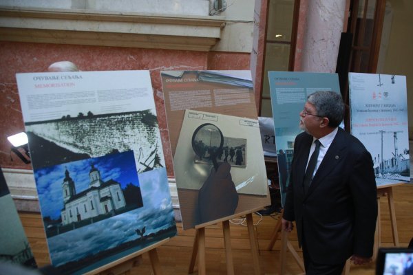 Tonino Picula usred Beograda gledao izložbu o Jasenovcu: Brnabić napravila skandal