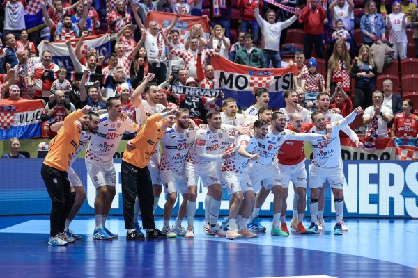 'Opet vidim nasmijane te proklete Hrvate': Evo što piše islandski novinar