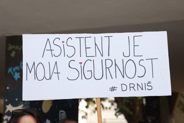 Dugo se upozorava na loš položaj pomoćnika u nastavi