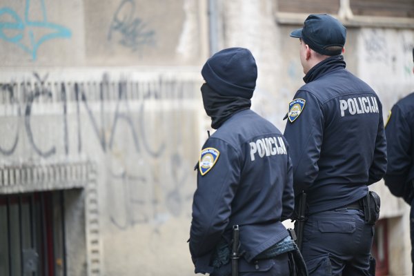 Vodstvo Autohtona – Hrvatska stranka prava prosvjedovalo je ispred stana Anke Mrak Taritaš