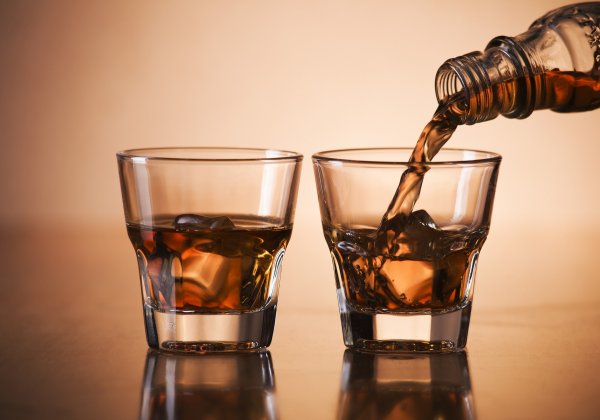 Gomilaju se zalihe žestokih pića: 'Pet velikih' sjedi na 22 milijarde dolara vrijednoj robi