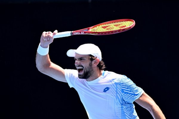 Ovo je najluđi udarac u povijesti tenisa! Pogledajte potez koji prkosi zakonima fizike