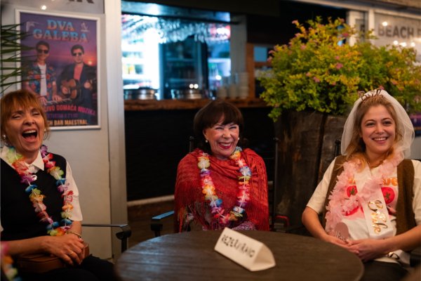 Jelisaveta Sablić simpatična je u ulozi srpske 'babe'