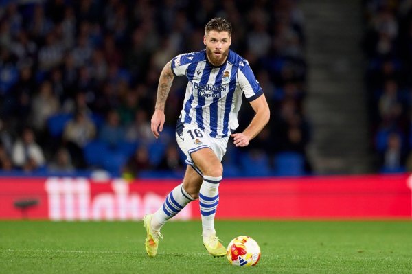 Duje Ćaleta-Car dobio žuti, ali onda se uključio VAR i....