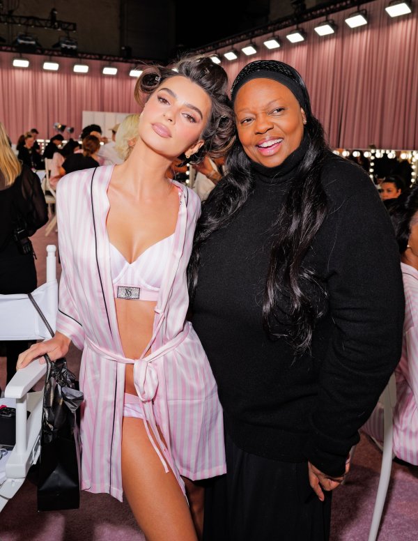 Emily Ratajkowski i Pat McGrath na reviji brenda Victoria's Secret