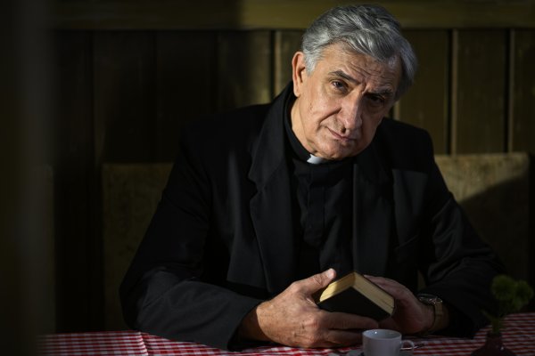 Kralj sapunica ponovno u akciji: Sjećamo ga se iz kultnih serija, a sada je u 'Divljim pčelama'