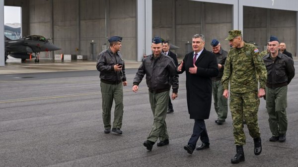 Zoran Milanović posjetio Hrvatsko ratno zrakoplovstvo