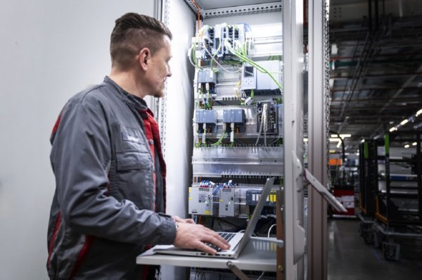 Audi prvi put u svijetu koristi Edge Cloud for Production (EC4P) u Neckarsulmu u Njemačkoj za implementaciju virtualnih kontrolera u velikoserijskoj proizvodnji karoserija automobila.