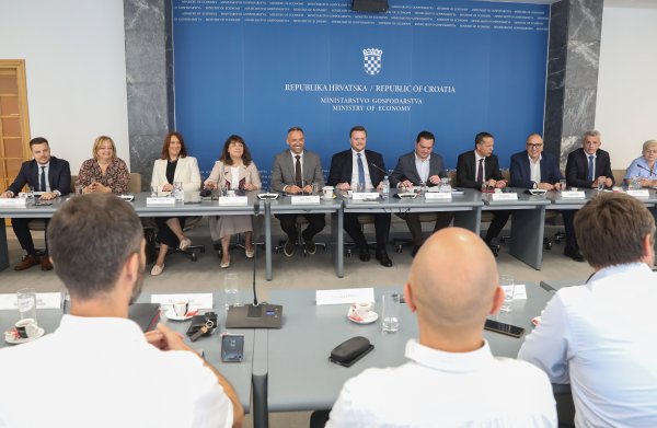 Pregovori Vlade i sindikata javnih službi još nisu dovršeni