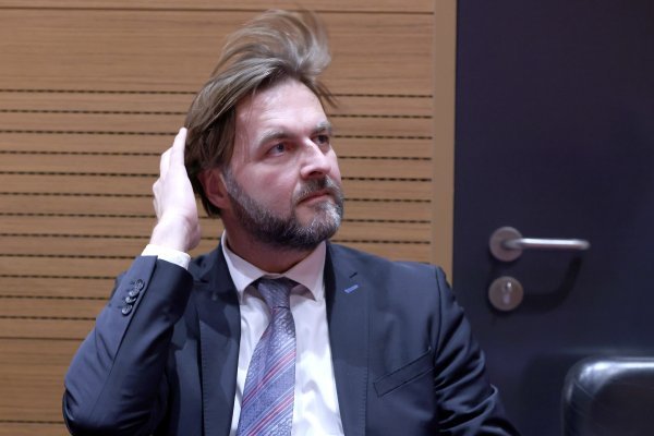 Ćorić sarkastično odgovorio oporbi: 'Sad sam u fazi deuhljebljivanja'