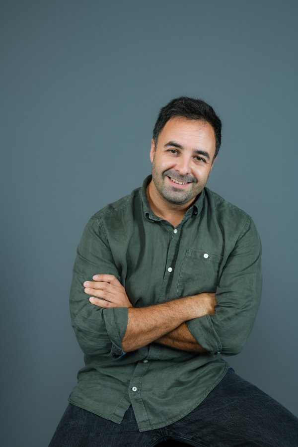 Od rođenja je slušao rock i metal i oduvijek doživljavao glazbu kao 'što žešće - to bolje'