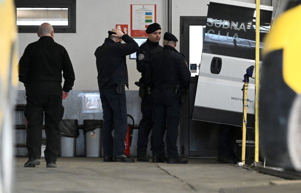 Privođenje osumnjičenih za krijumčarenje droge